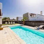 Isadora Villa